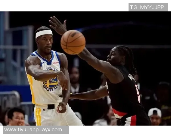 绿军记者惊叹湖勇对决中斯玛特与霍福德的奇妙对抗场景